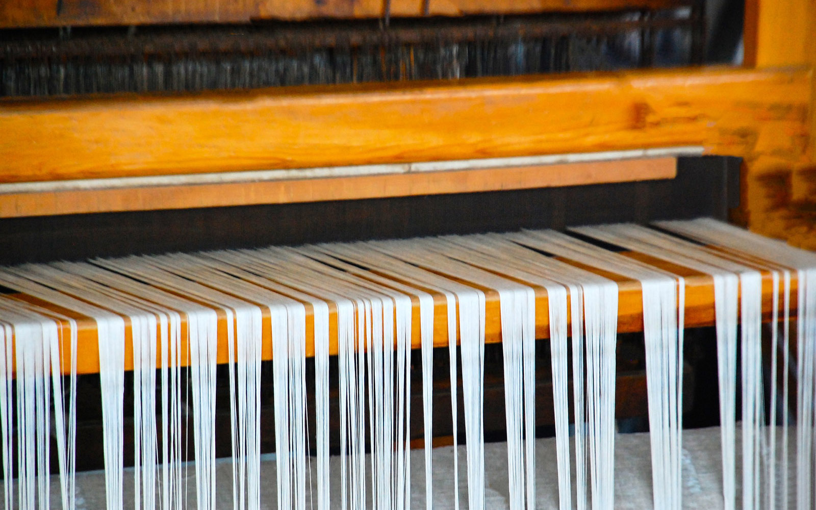 Mehr über den Artikel erfahren Silver Threads On A Loom